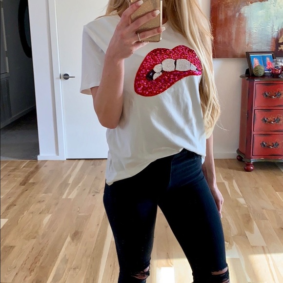 Sequin Lip Tee - Picture 5 of 7